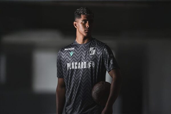Joven colombiano refuerza la portera del Vitria SC