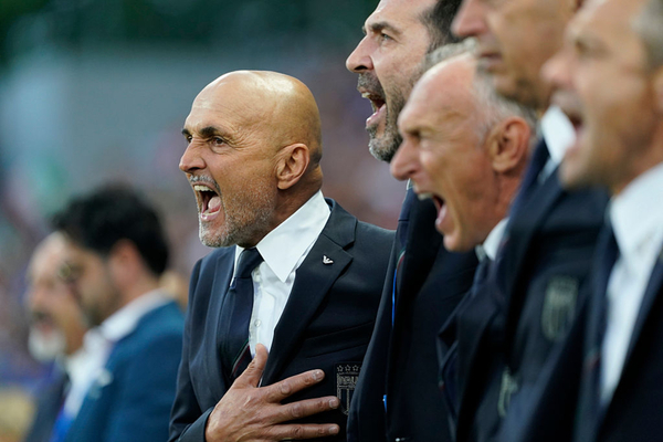 Italia gana en la despedida de Spalletti