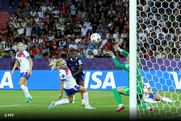 Francia se impone ante Inglaterra en el arranque de la Euro Femenina 2025